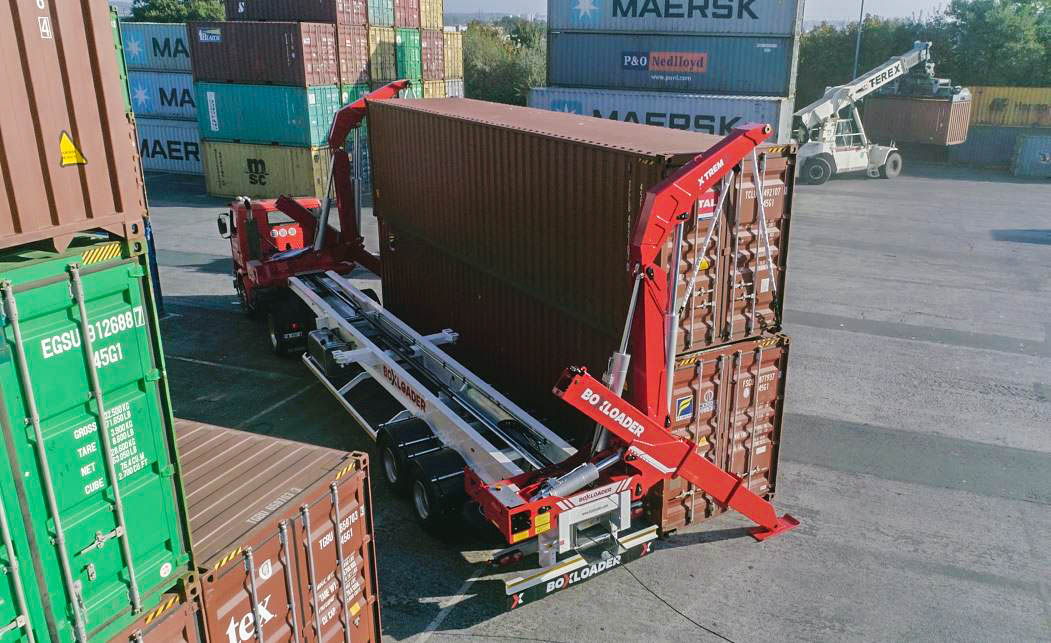 Containers double stacking BoxLoader